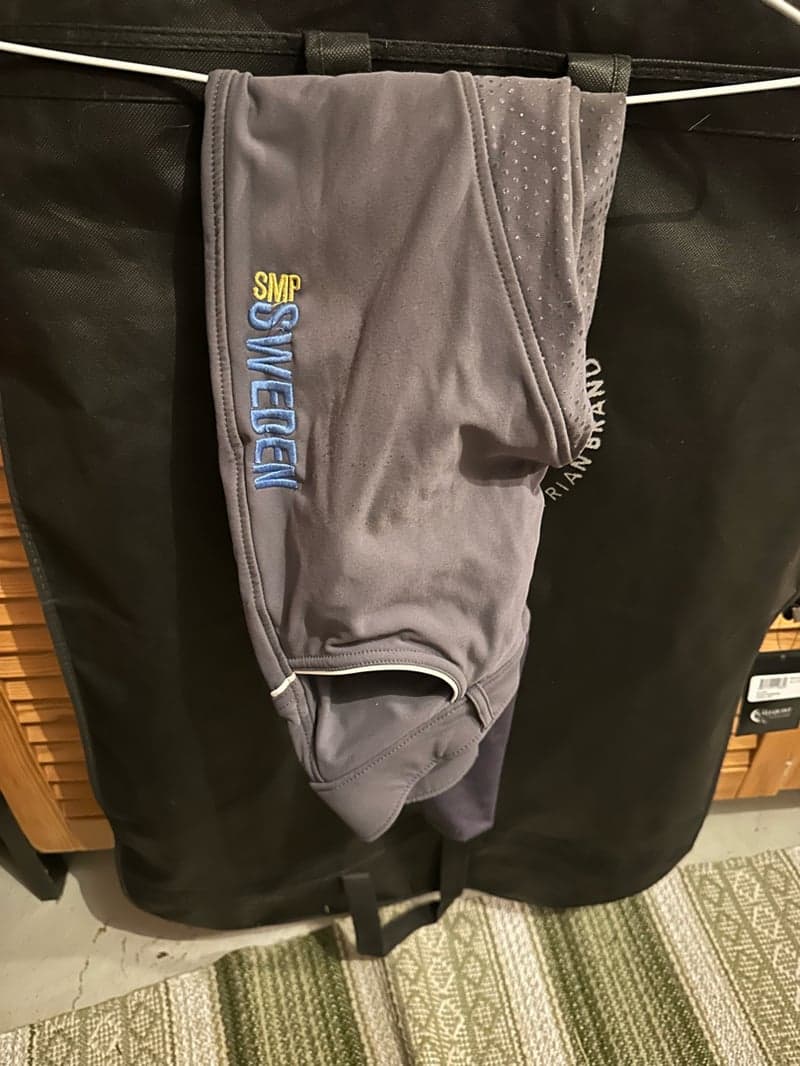 Bild 4 av Equiline T-shirt, ridbyxor, blandat av andra märken☺️