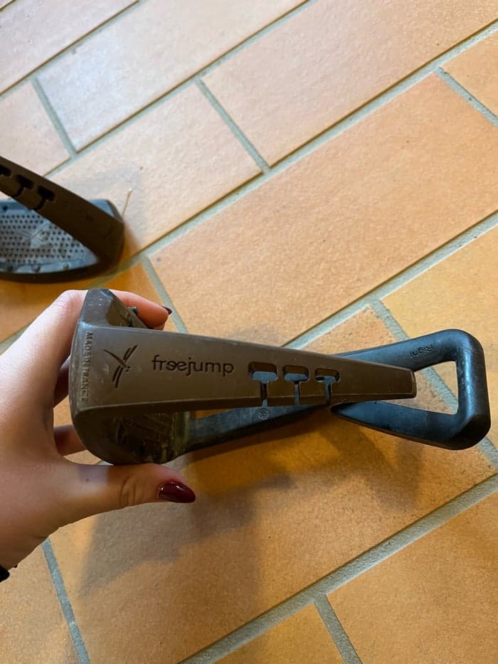 Media 6 av Blått schabrak med huva från Equestrian Stockholm. Bruna freejumps storlek junior.