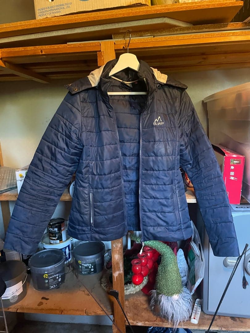 Image 1 of Mörkblå lättviktsjacka