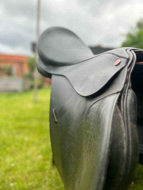 Bild av Svart allround sadel