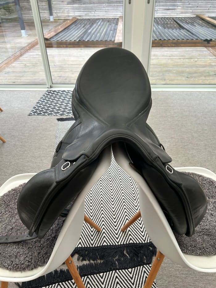 Media 4 av Svart dressyr sadel från Lippo Azzario Supreme 16,5