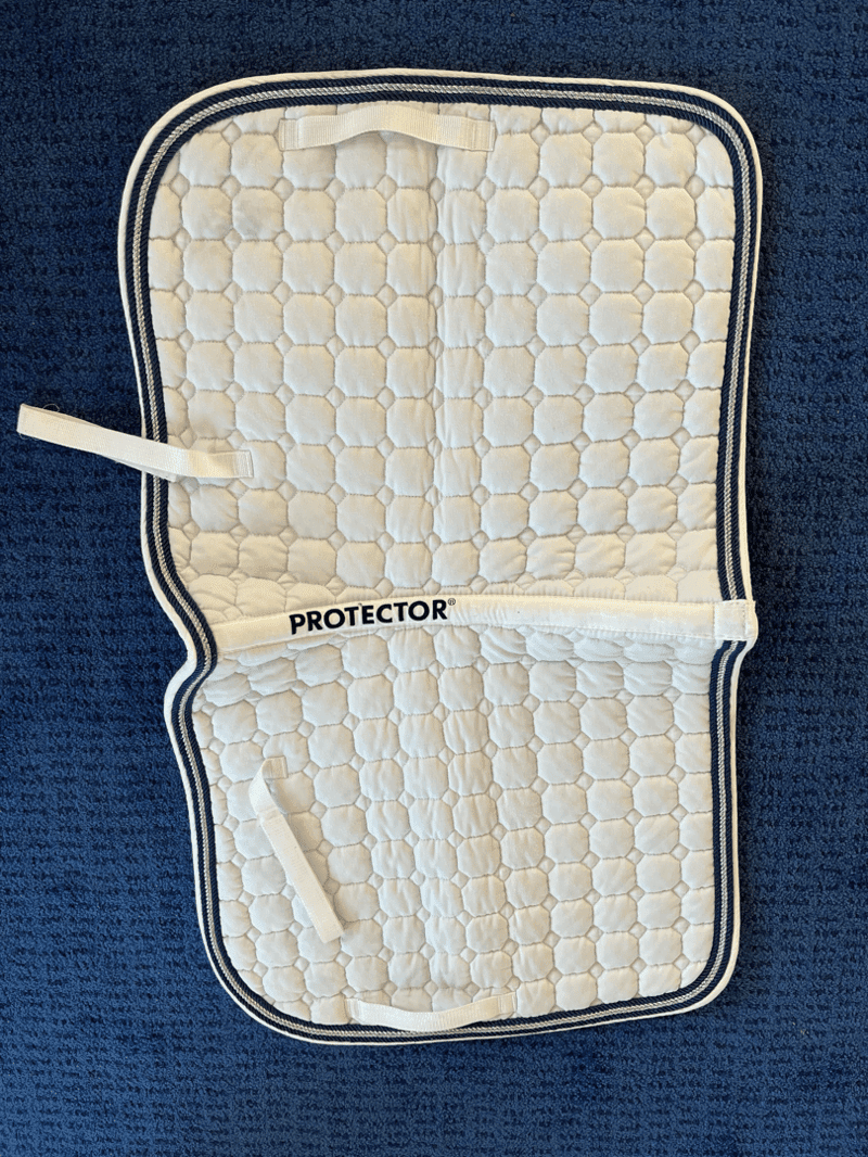 Bild 2 av Vitt dressyschabrak från Protector