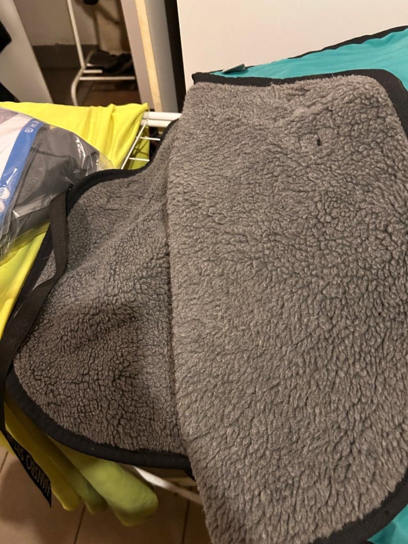 Bild 1 av Grått fleecetäcke från HANSBO SPORT