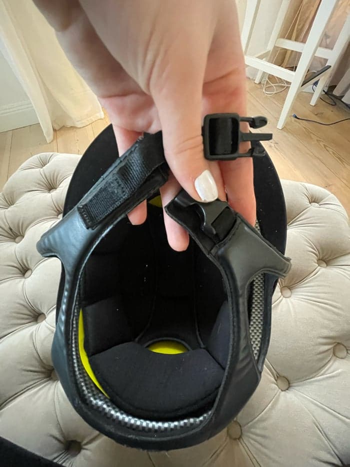 Media 7 av Svart ridhjälm med solskärm