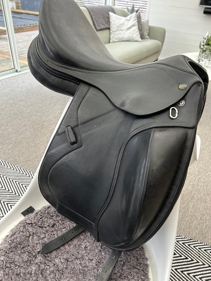 Media 2 av Svart dressyr sadel från Lippo Azzario Supreme 16,5