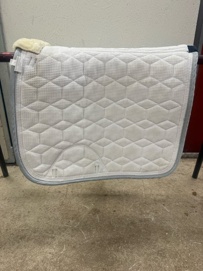 Media 5 av JULKLAPPSTIPS!🎅 Marinblått dressyrschabrak i strl COB från Trinity