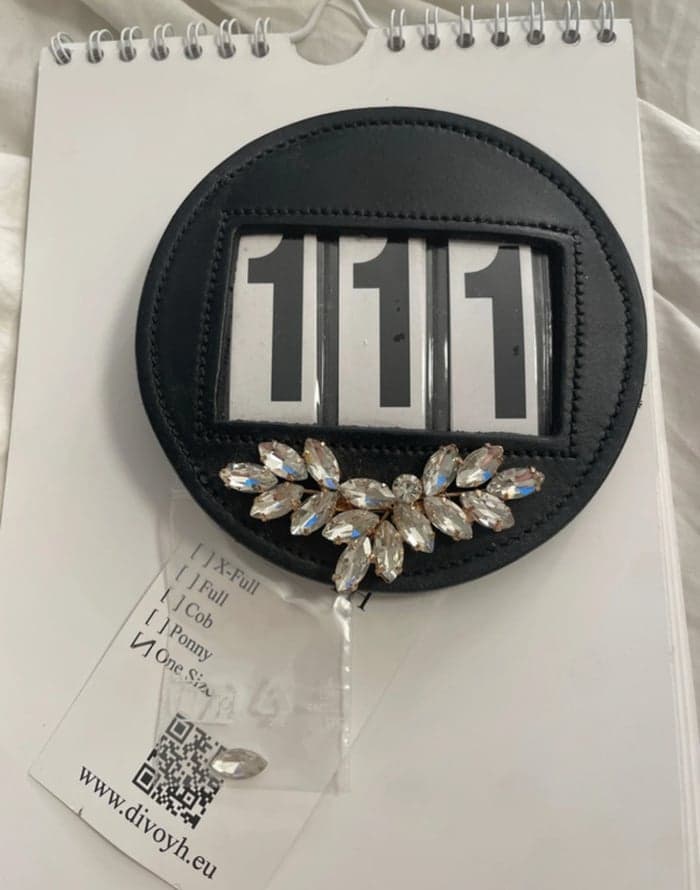 Media 1 av Svart nummerbricka med kristaller från Divoyh