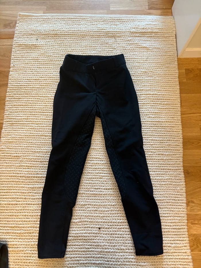 Media 1 av Svarta ridbyxor