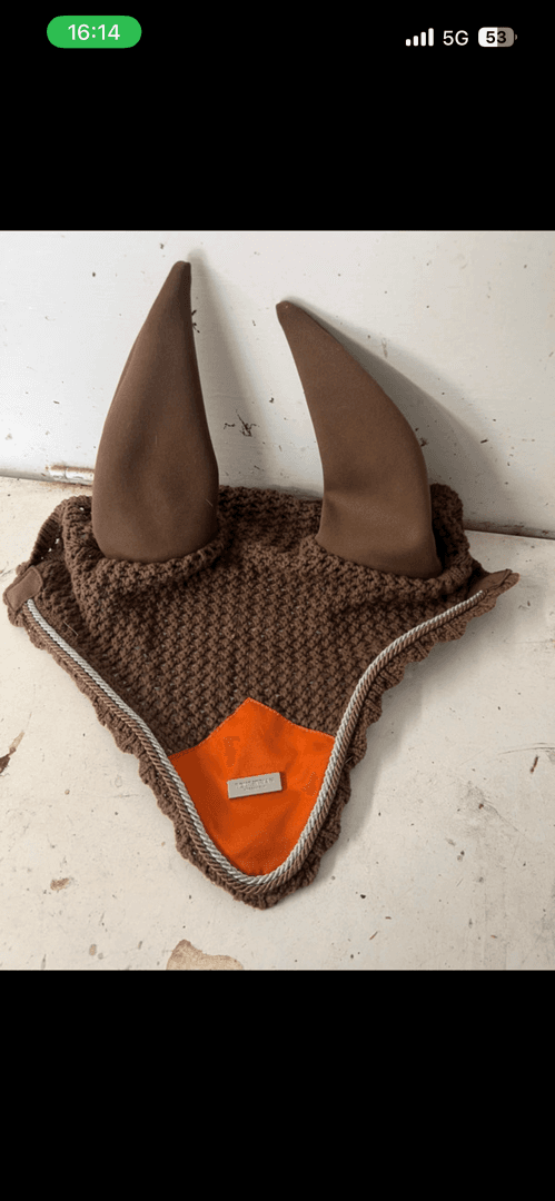 Bild av Bruna huva från Equestrian Stockholm 