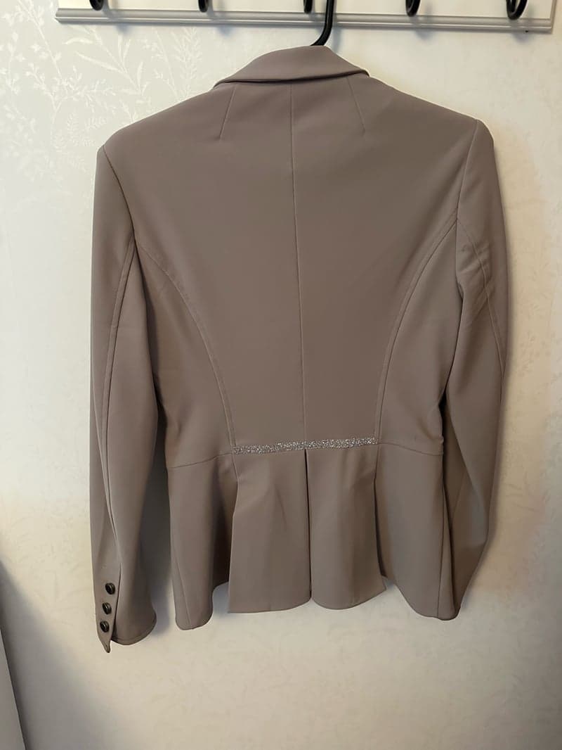 Bild 4 av Beige tävlingskavaj från Samshield