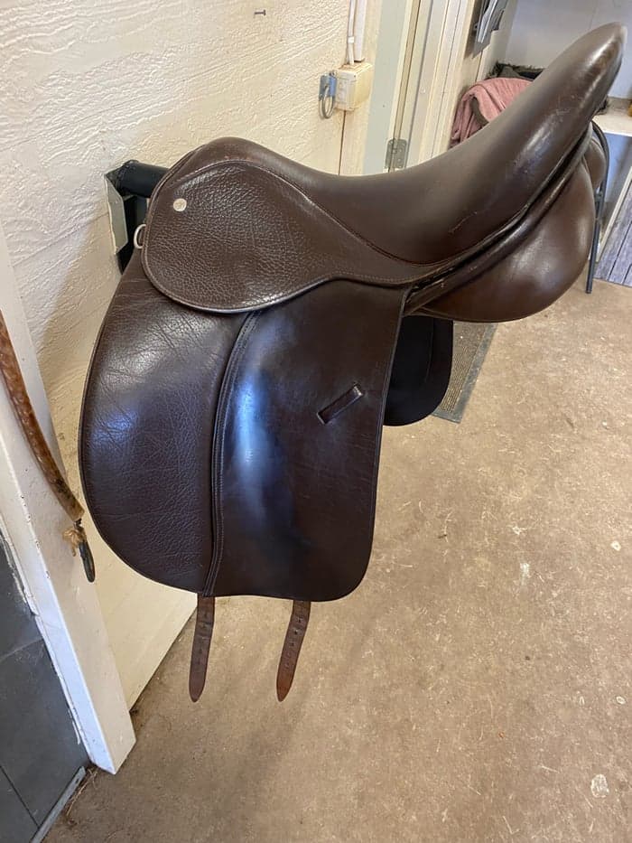 Media 1 av Brun dressyrsadel