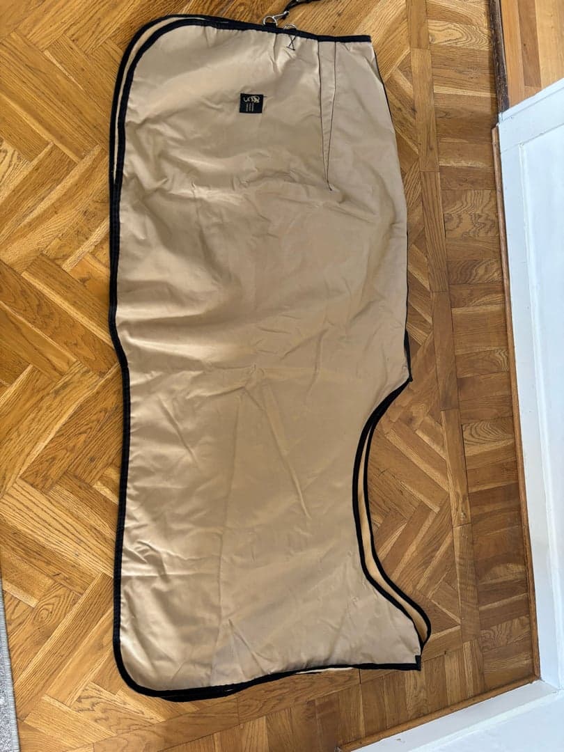 Image 1 of Beige ”guldigt” Ländtäcke 