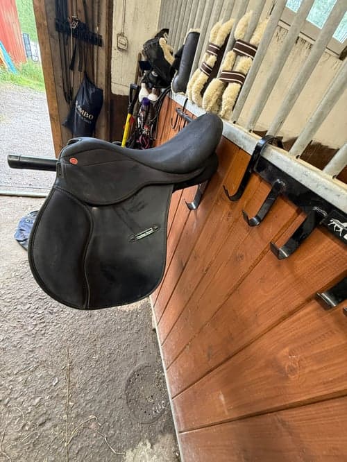Bild av Svart sadel