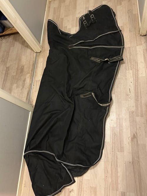 Image of Svart regntäcke från Back on Track