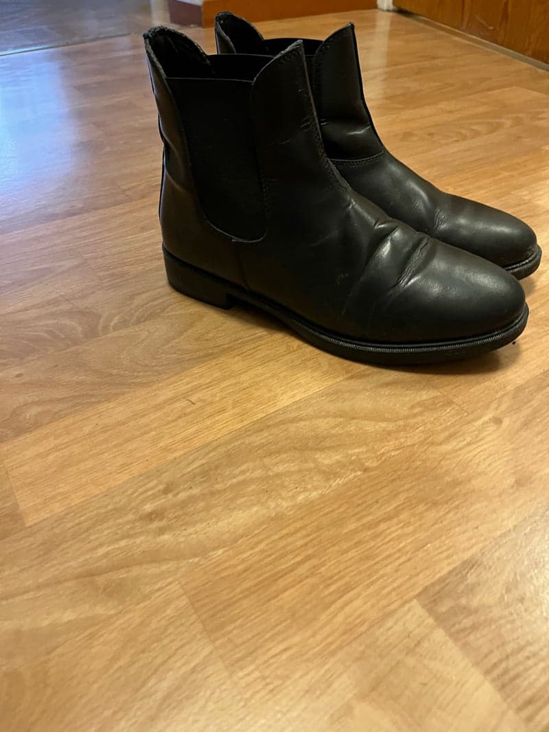 Bild 2 av Svarta ridstövlar