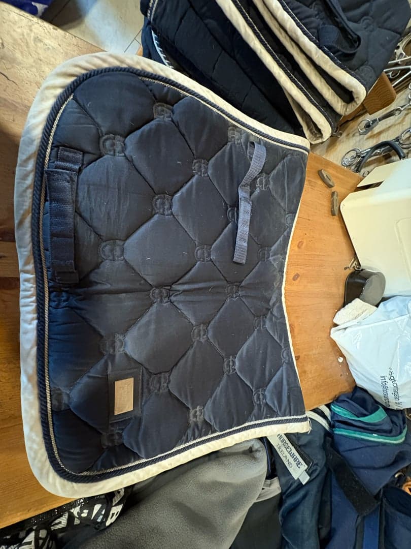 Bild 1 av Mörkblått schabrak från Equestrian Stockholm 