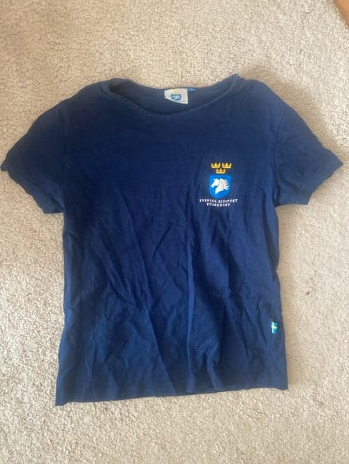 Image of Mörkblå t-shirt