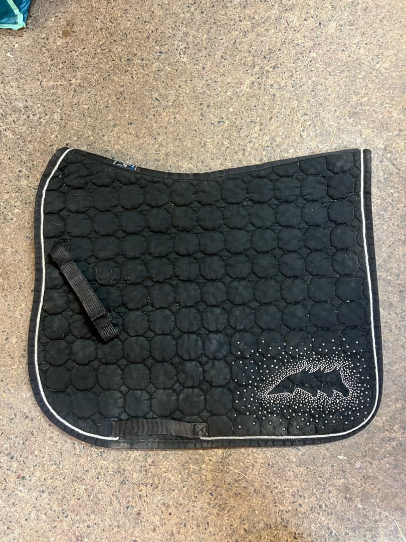 Bild 1 av Svart dressyrschabrak Equiline