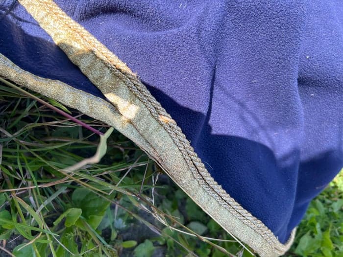 Media 3 av Riktigt fint fleecetäcke med guldkant 